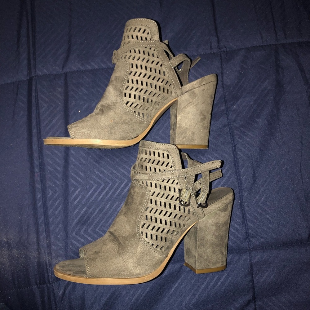 American eagle gray sandals great condition